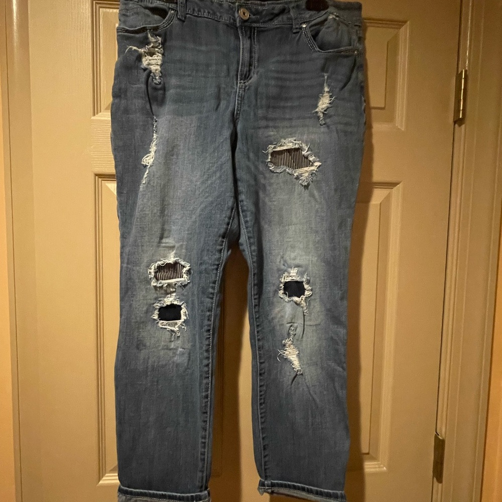 INC International Concepts Distressed Jeans, Regular‎ Fit/Crop, Size 14P